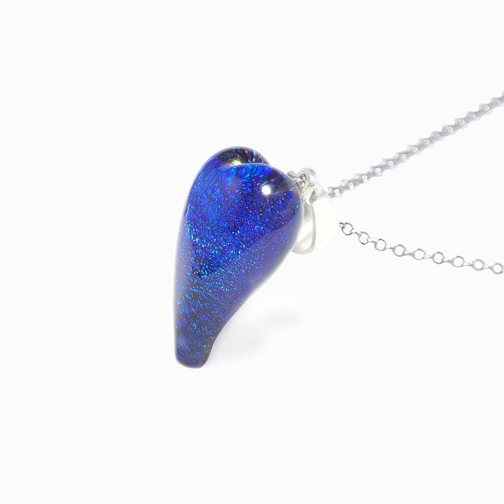 NECKLACE VERT DE BLEU ~ TEAL | HEART | REFLET[proNECKLACE VERT DE BLEU ~ TEALduct_vendor]MicrocosmosPRODUCT INFORMATION                             

Exlusive Microcosmoses Glass Reflet
Bead size length: 18 mm / 0.7" |  width: 13 mm / 0.5"     

Base chain: SterlinNECKLACE