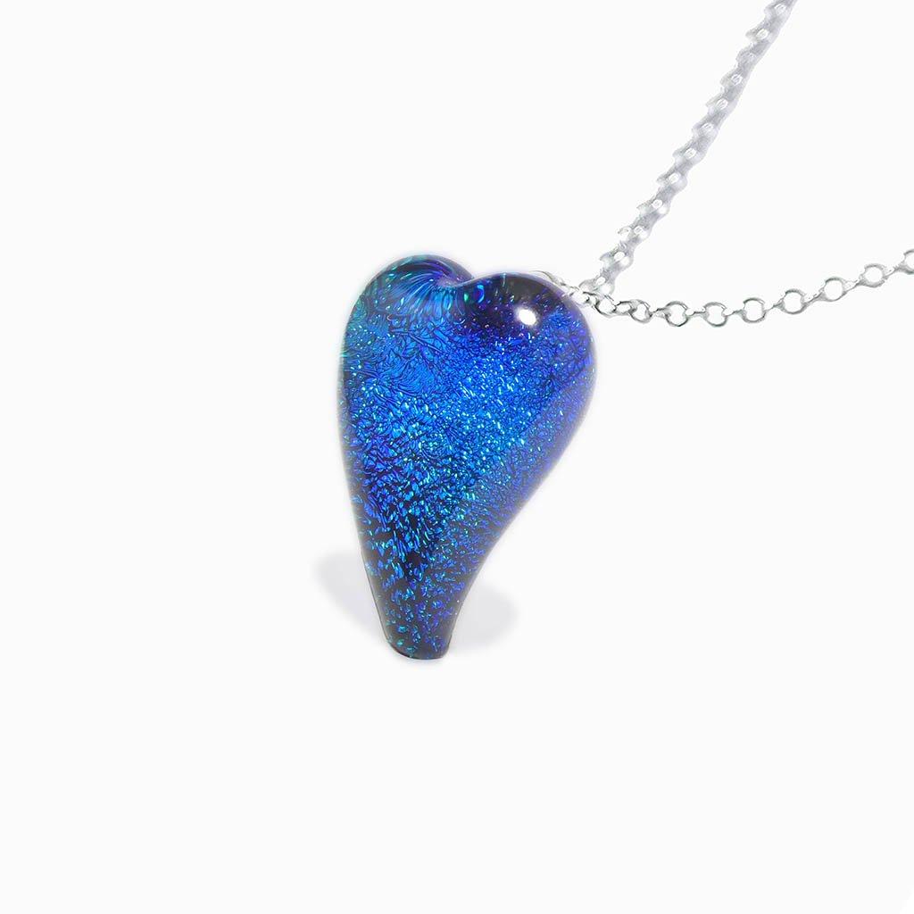 NECKLACE VERT DE BLEU ~ TEAL | HEART | REFLET[proNECKLACE VERT DE BLEU ~ TEALduct_vendor]MicrocosmosPRODUCT INFORMATION                             

Exlusive Microcosmoses Glass Reflet
Bead size length: 18 mm / 0.7" |  width: 13 mm / 0.5"     

Base chain: SterlinNECKLACE