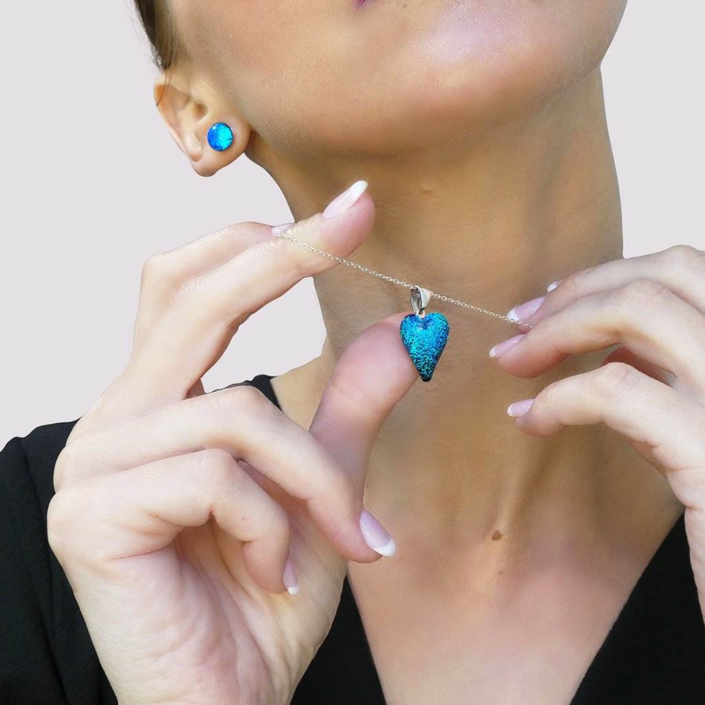 NECKLACE VERT DE BLEU ~ TEAL | HEART | REFLET[proNECKLACE VERT DE BLEU ~ TEALduct_vendor]MicrocosmosPRODUCT INFORMATION                             

Exlusive Microcosmoses Glass Reflet
Bead size length: 18 mm / 0.7" |  width: 13 mm / 0.5"     

Base chain: SterlinNECKLACE