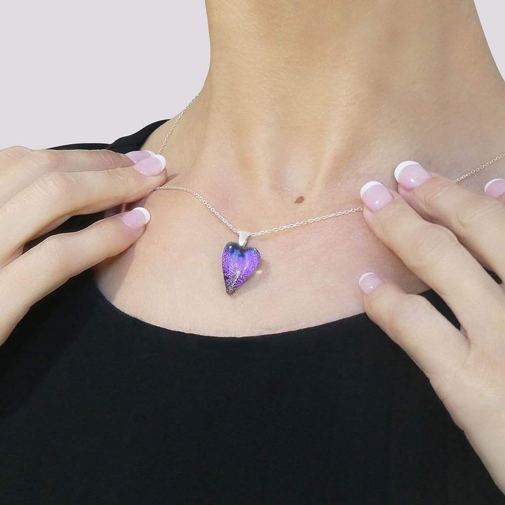 NECKLACE VIOLET ~ EMERALD | HEART | REFLET[proNECKLACE VIOLET ~ EMERALDduct_vendor]MicrocosmosPRODUCT INFORMATION                             

Exlusive Microcosmoses Glass Reflet
Bead size length: 18 mm / 0.7" |  width: 13 mm / 0.5"     

Base chain: SterlinNECKLACE