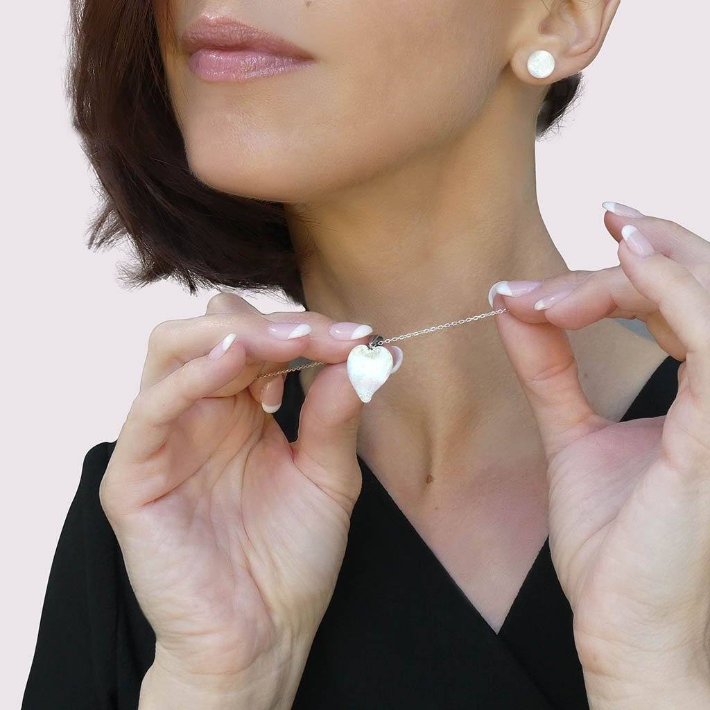 NECKLACE IRIDESCENT WHITE | HEART | REFLET[proNECKLACE IRIDESCENT WHITEduct_vendor]MicrocosmosPRODUCT INFORMATION                             

Exlusive Microcosmoses Glass Reflet
Bead size length: 18 mm / 0.7" |  width: 13 mm / 0.5"     

Base chain: SterlinNECKLACE