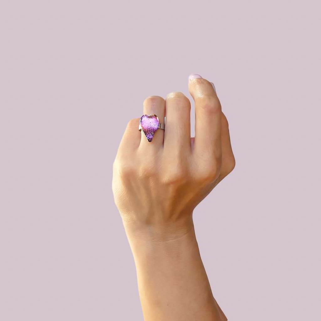 RING FRENCH PINK ~ GOLD BOKEH | HEART | REFLET[proRING FRENCH PINK ~ GOLD BOKEHduct_vendor]MicrocosmosPRODUCT INFORMATION

Exclusive Microcosmoses Glass Reflet™
Base: Sterling Silver 925 or Stainless Steel 
Bead size length: 18 mm / 0.7" |  width: 13 mm / 0.5"


FreeRINGS GLASS REFLET