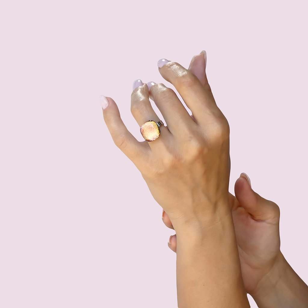 RING FRENCH PINK ~ GOLD | ECLIPSE | REFLET[proRING FRENCH PINK ~ GOLDduct_vendor]MicrocosmosPRODUCT INFORMATION 

Exclusive Microcosmoses Glass Reflet™
Base: Stainless Steel 
Bead size: 12~14 mm / 0.47"~0.55"


Free Gift Box 


The  Microcosmoses Reflet  StRINGS GLASS REFLET