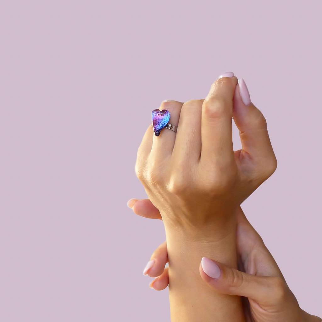 RING INDIGO ~ ETERNAL FUSHIA | HEART | REFLET[proRING INDIGO ~ ETERNAL FUSHIAduct_vendor]MicrocosmosPRODUCT INFORMATION

Exclusive Microcosmoses Glass Reflet™
Base: Sterling Silver 925 or Stainless Steel 
Bead size length: 18 mm / 0.7" |  width: 13 mm / 0.5"


FreeRINGS GLASS REFLET