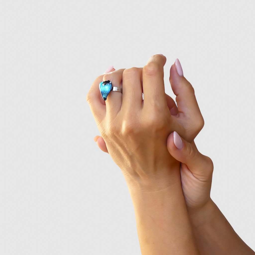 RING TURQUOISE ~ NIGHT BLUE | HEART | REFLET[proRING TURQUOISE ~ NIGHT BLUEduct_vendor]MicrocosmosPRODUCT INFORMATION

Exclusive Microcosmoses Glass Reflet™
Base: Sterling Silver 925 or Stainless Steel 
Bead size length: 18 mm / 0.7" |  width: 13 mm / 0.5"


FreeRINGS GLASS REFLET