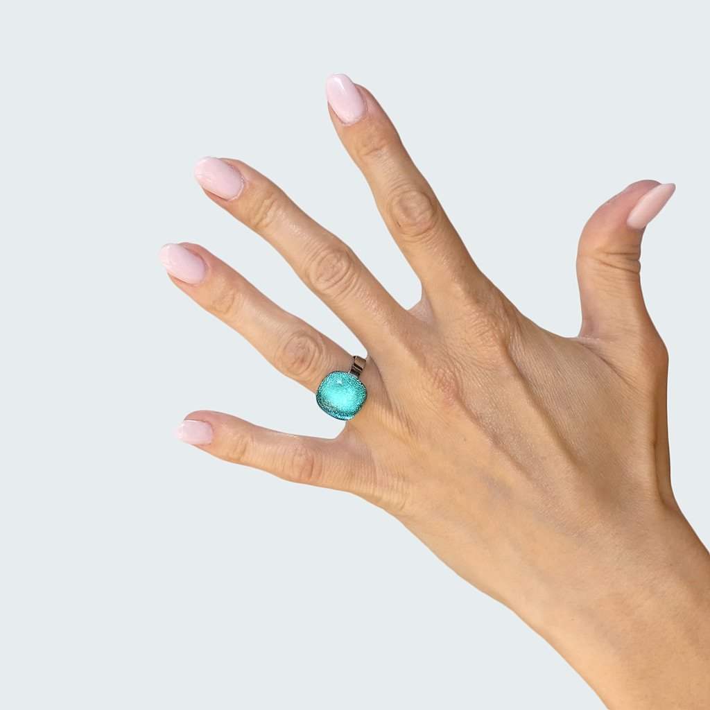 RING TURQUOISE ~ NIGHT BLUE | SQUIRCLE | REFLET[proRING TURQUOISE ~ NIGHT BLUEduct_vendor]MicrocosmosPRODUCT INFORMATION

Exclusive Microcosmoses Glass Reflet™
Base: Stainless Steel 
Bead size length: 12~14 mm / 0.47"~0.55" |  width: 12~14 mm / 0.47"~0.55"


Free GiRINGS GLASS REFLET