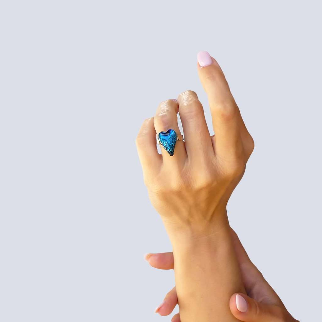 RING VERT DE BLEU ~ TEAL | HEART | REFLET[proRING VERT DE BLEU ~ TEALduct_vendor]MicrocosmosPRODUCT INFORMATION

Exclusive Microcosmoses Glass Reflet™
Base: Sterling Silver 925 or Stainless Steel 
Bead size length: 18 mm / 0.7" |  width: 13 mm / 0.5"


FreeRINGS GLASS REFLET